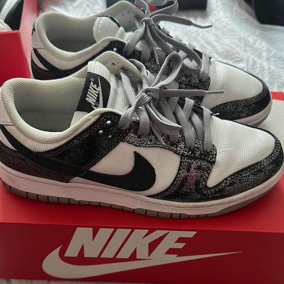 Nike Metallic Black/White Dunks - Picture 2 of 6